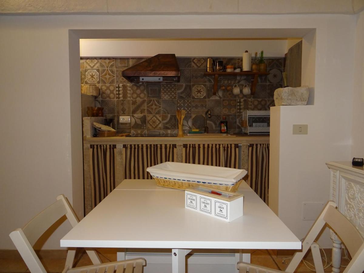Hostal Trulli Di Zia Tata Locorotondo Exterior foto