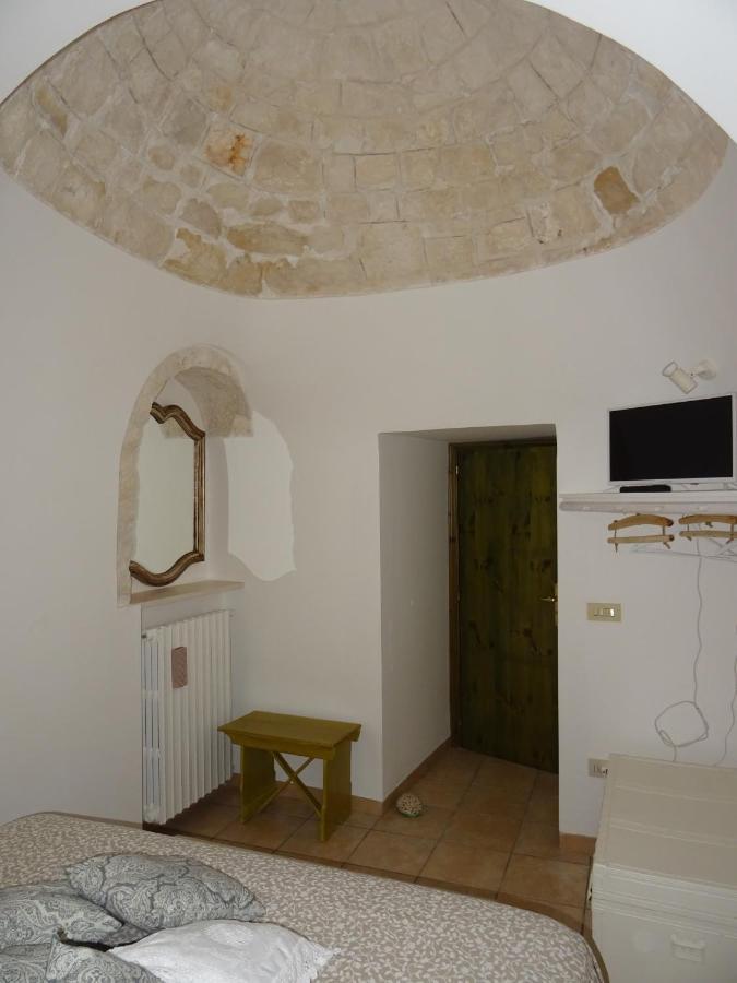 Hostal Trulli Di Zia Tata Locorotondo Exterior foto