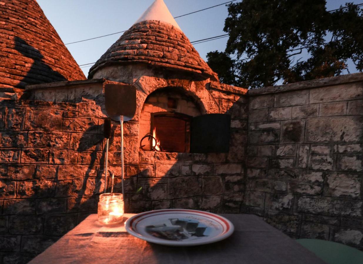 Hostal Trulli Di Zia Tata Locorotondo Exterior foto